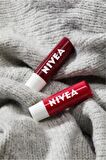 Nivea Böğürtlen Dudak Bakım Kremi Ve Parlatıcı 4.8gr, Nemlendirici, Hafif Bordo Işıltı, X2 Adet