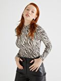 Zebra Desen Boğazlı Siyah Body