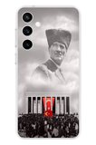 Samsung Galaxy S23 FE Uyumlu Bulutların Üzerindeki Lider Kalpaklı Atatürk Baskılı Silikon Kılıf