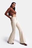 Kadın Bej Flare Fit Pürüzsüz Dokulu Esnek Velvet Kadife Kumaş Pantolon