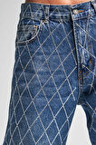 Kadın Koyu Mavi Renk Loose Fit Önü Parlak Taşlı Tasarım Denim