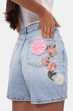 Kadın Mavi 4s6-3 Mom Relax Gül ve Nakış Detaylı Özel Tasarım Denim Şort