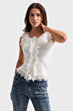 Kadın Beyaz Renk s5-2 Fırfırlı Dantel Detaylı Önü Düğmeli Süper Esnek Kumaş Tasarım Bluz