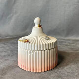 Uretti - Ayşe 7362 - El Yapımı Taş Tozu Mumluk İçinde Beyaz Gül Motifli Mum - 8 x 10 cm