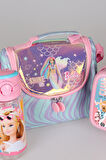 DEKOMUS İLE YENİ SEZON LİSANSLI BARBIE'NİN DENİZ KIZI RÜYASI KOLEKSİYONU BESLENME ÇANTASI,500 ML MATARA VE BESLENME KABI SETİ