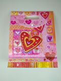 HEDİYE ÇANTASI PLASTİK KALPLİ ÇIT ÇITLI 26CM X 33CM