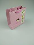 KARTON ÇANTA PEMBE BEBEKLİ 11CM X 11CM - 1 ADET