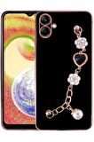Galaxy A04 Kılıf Kalpli Çiçekli Bileklik Zincirli Kamera Korumalı Kenarları Gold Renk, Silikon