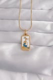 BFS 316L Çelik Gold Renk Beyaz Mineli Kız Figür Tarot Kolye