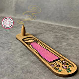 Uretti - Pınar 2572 - El Yapımı Pembe Elbiseli Şirin Kız Ahşap Tütsü Kayığı - 5 x 25 cm