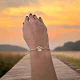 Zarafeti ve Asaleti Yansıtan, Özel Mevlana Motifli Beyaz Taşlı ve 14 Ayar Altın Plakalı A Harfli Bileklik