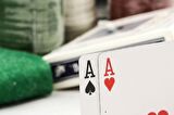 Blackjack Profesyonel Pokers Cips Set 200 Chip ve 2 Adet İskambil Oyun Setine Sahip Poker Oyunu