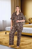 Aesco Büyük Beden Şık Tasarım Leopar Desenli Düğmeli Kısa Kol Lüx Saten Pijama Takımı