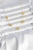 Gold Renk Yonca Model VIP Seri Kadın Kolye