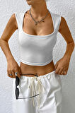 Kadın Beyaz Kare Yaka Kalınlaşan Omuz Detaylı Crop Top Bluz
