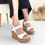 Riboy Beyaz Cilt Dolgu Topuk Sandalet