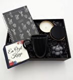 Siyah Kupa & Tasarımlı Telli Defter & Gold Detaylı Siyah Mum & Bubble Mum Hediye Seti