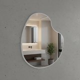 60x60 cm Modern Asimetrik Organik Duvar Aynası – Beyaz Çerçeveli