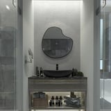 50x50 cm Modern Asimetrik Organik Duvar Aynası – Siyah Çerçeveli