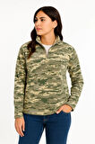 Kadın Yarım Fermuarlı Desenli Polar Sweat – Haki Kamuflaj Yakalı, Uzun Kollu, Oversize Rahat Kalıp - Haki