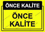 Önce Kalite.  Önce Kalite Uyarı Levhası