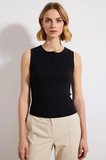 Kadın Bluz Fitted Crop Bisiklet Yaka Kolsuz Düğmeli Fitilli Örme Kaşkorse Dokulu Esnek Şık