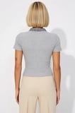 Kadın Bluz Fitted Crop Polo Yaka Kısa Kol Fitilli Örme Dokuma Detaylı Yarım Pat Düğmeli Kaşkorse
