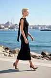 Kadın Maxi Bodycon Asimetrik Yaka Tek Uzun Kol Detaylı Örme Esnek Kumaş Astarlı Şık