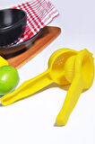Pratik Sert Plastik Limon Pres Narenciye Sıkacağı Limon Sıkacağı