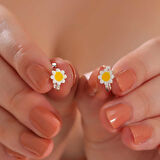 BlackCraft Gümüş Papatya Çocuk Küpesi (BC-55522A)