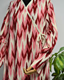 Zigzag Desenli Kruvaze Namaz Elbisesi – %100 Viskon, Yandan Bağlamalı 36-46 Beden