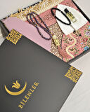 Çeyizlik Hediyelik Seccade Set – Astarlı Kadife Seccade, Eşarp, Kristal Tesbih, Erkek Tesbihi, Takke ve Esanslı Özel Kutulu Lüks Hediye