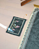 Pratik ve Taşınabilir İpek Dokulu Çantalı Seccade Lale Desenli Yeşil  Fermuarlı