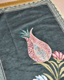 Pratik ve Taşınabilir İpek Dokulu Çantalı Seccade Lale Desenli Yeşil  Fermuarlı