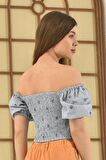Omzu Açık Puantiyeli Mavi Kadın Crop Bluz