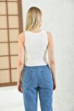 Önden Sıra Bağcıklı ve Taş Detaylı Ekru Crop Bluz