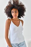 Askılı Zincir Halka Detaylı Beyaz Triko Crop Top