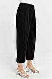 Siyah Regular Pileli Kısa Paça Pantolon