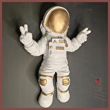 Astronot Figürü – Uzay Temalı Ev Dekoru – Barış İşareti Pozu–Modern ve Şık- Mükemel orijinal tasarım