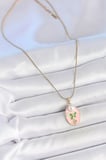 316L Çelik Gold Renk Zincir Pembe Mineli Oval İncili Çiçek İşlemeli Portre Mod