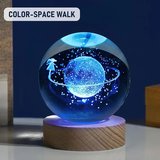 Işıklı Kristal Cam Küre - Satürnlü Kız Tasarımlı - Ahşap Altlıklı - USB Bağlantılı