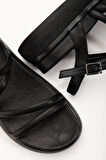 24422-844 Siyah Dolgu Topuk Kadın Sandalet