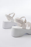 24414-1005 Beyaz Günlük Çapraz Dolgu Topuk Kadın Sandalet