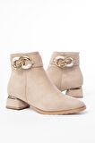 RM-504 Bej Süet Toka Aksesuarlı Topuklu Fermuarlı Günlük Kadın Bot