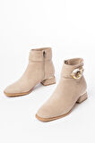RM-504 Bej Süet Toka Aksesuarlı Topuklu Fermuarlı Günlük Kadın Bot