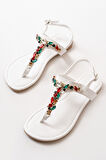 152-1110 Beyaz Multi Taşlı Parmak Arası Kadın Sandalet