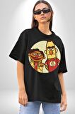 Susam Sokağı Edi İle Büdü Pamuklu Bisiklet Yaka Kadın Erkek Oversize Boyfriend Dijital Baskılı Siyah T-shirt
