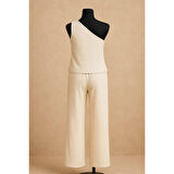 Kadın Beyaz Tek Omuzlu Şık Bluz & Geniş Paça Pantolon İkili Takım