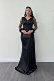 Saten Kumaş Kolları Otrişli Boncuk Detaylı Balık Elbise - SİYAH
