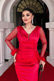 Saten Kumaş Kolları Otrişli Boncuk Detaylı Balık Elbise - KIRMIZI